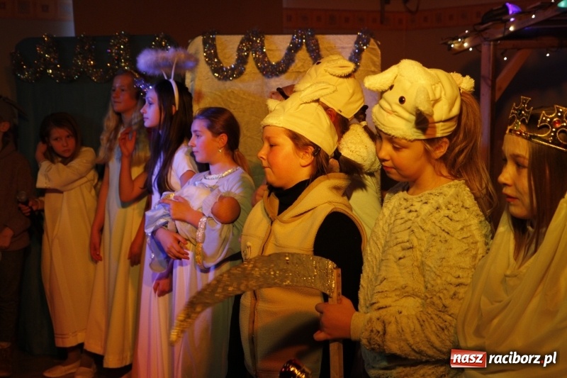 Zdjęcie w galerii na portalu naszraciborz.pl: Przy wielkim wigilijnym stole w ZSOMS wiadomości z regionu