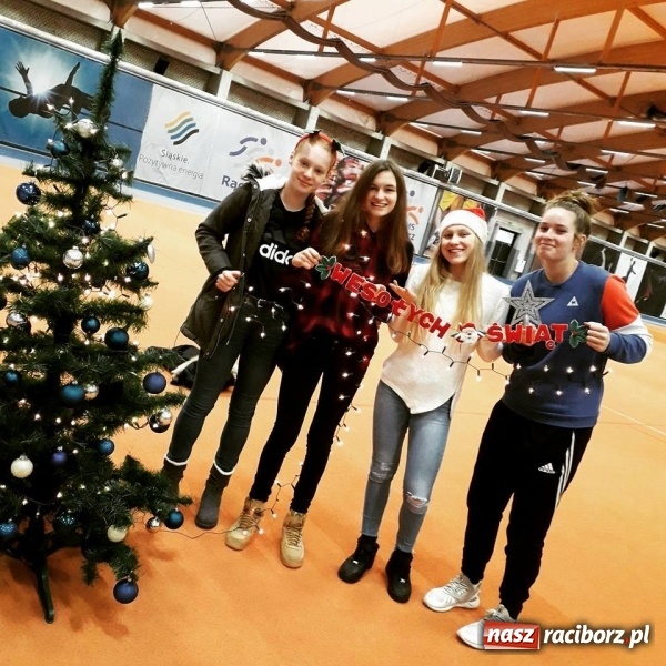 Zdjęcie w galerii na portalu naszraciborz.pl: Przy wielkim wigilijnym stole w ZSOMS wiadomości z regionu