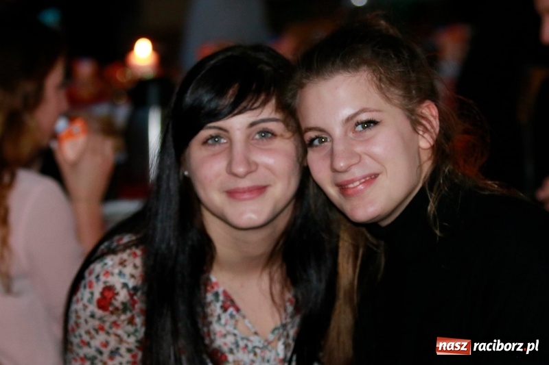 Zdjęcie w galerii na portalu naszraciborz.pl: Przy wielkim wigilijnym stole w ZSOMS wiadomości z regionu