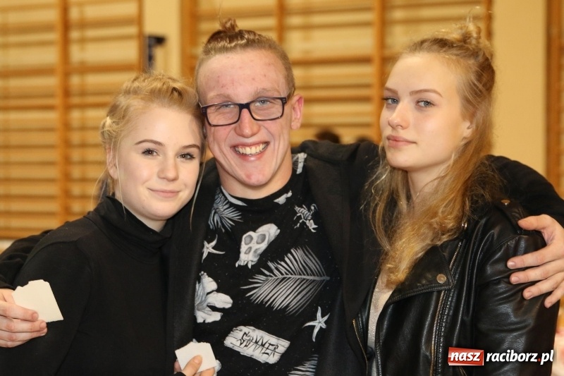 Zdjęcie w galerii na portalu naszraciborz.pl: Przy wielkim wigilijnym stole w ZSOMS wiadomości z regionu