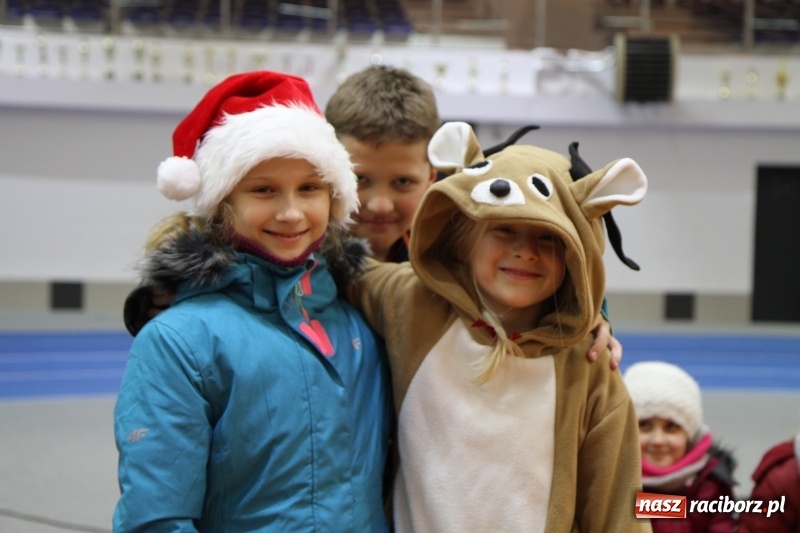 Zdjęcie w galerii na portalu naszraciborz.pl: Przy wielkim wigilijnym stole w ZSOMS wiadomości z regionu