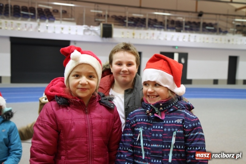 Zdjęcie w galerii na portalu naszraciborz.pl: Przy wielkim wigilijnym stole w ZSOMS wiadomości z regionu