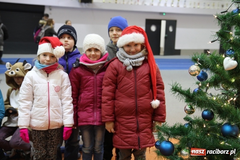 Zdjęcie w galerii na portalu naszraciborz.pl: Przy wielkim wigilijnym stole w ZSOMS wiadomości z regionu