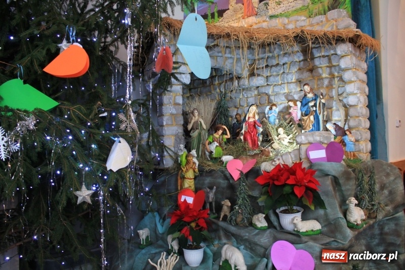 Zdjęcie w galerii na portalu naszraciborz.pl: Do szopy, hej pasterze, do szopy, bo tam cud! Zobaczcie raciborskie stajenki AD 2017 wiadomości z regionu