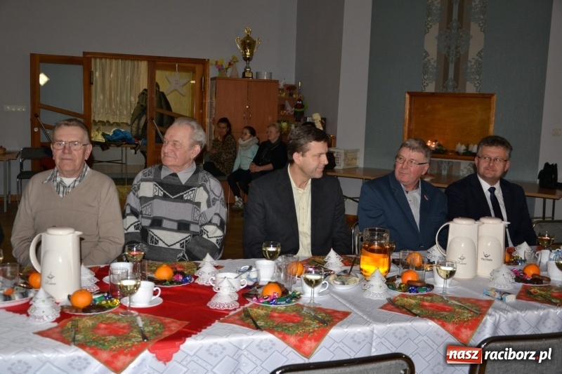 Zdjęcie w galerii na portalu naszraciborz.pl: Przy wigilijnym stole w gminie Krzyżanowice wiadomości z regionu