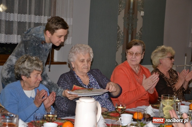 Zdjęcie w galerii na portalu naszraciborz.pl: Przy wigilijnym stole w gminie Krzyżanowice wiadomości z regionu