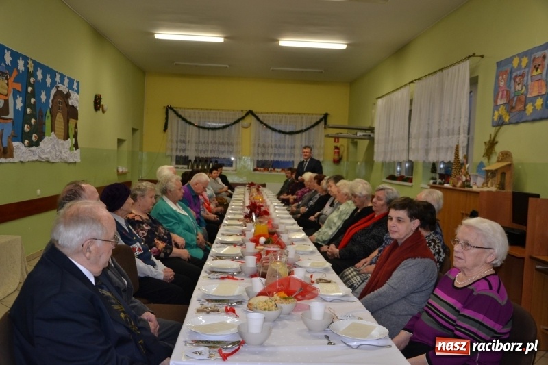 Zdjęcie w galerii na portalu naszraciborz.pl: Przy wigilijnym stole w gminie Krzyżanowice wiadomości z regionu