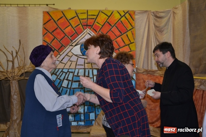 Zdjęcie w galerii na portalu naszraciborz.pl: Przy wigilijnym stole w gminie Krzyżanowice wiadomości z regionu