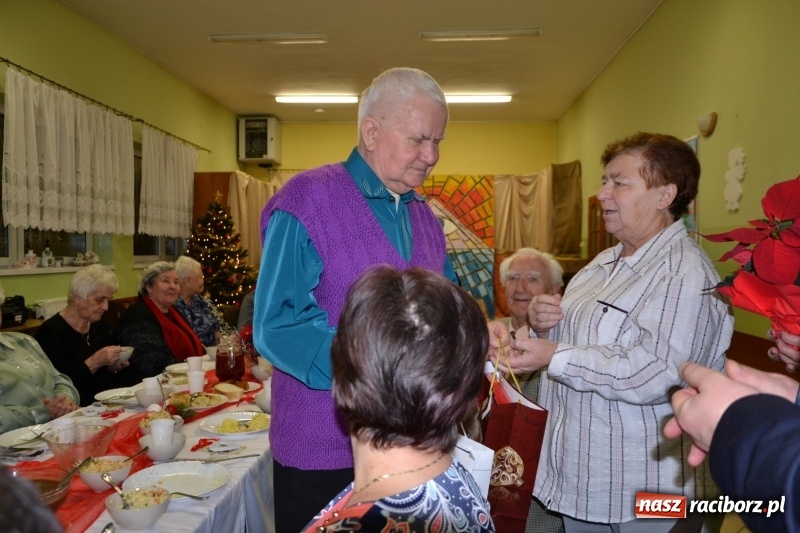 Zdjęcie w galerii na portalu naszraciborz.pl: Przy wigilijnym stole w gminie Krzyżanowice wiadomości z regionu