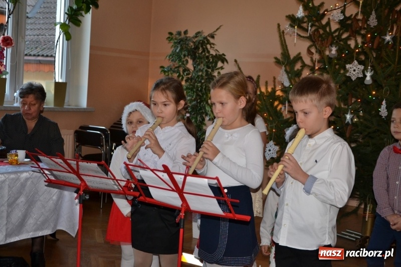 Zdjęcie w galerii na portalu naszraciborz.pl: Przy wigilijnym stole w gminie Krzyżanowice wiadomości z regionu