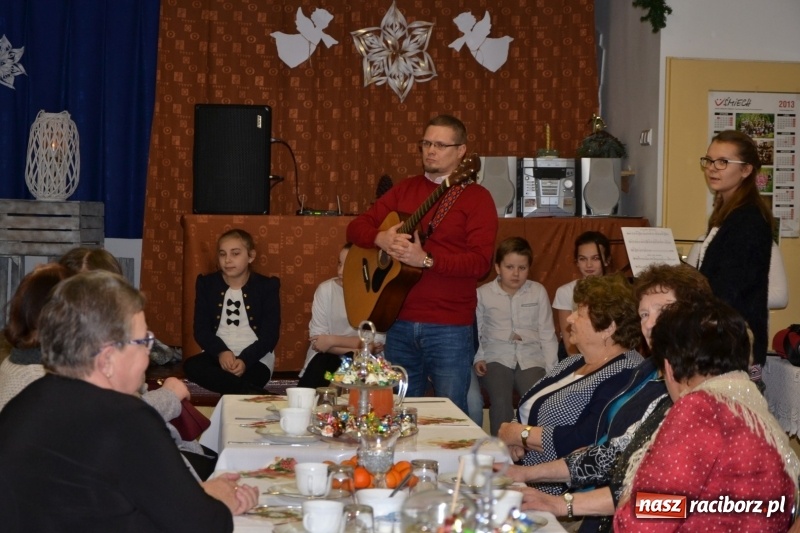 Zdjęcie w galerii na portalu naszraciborz.pl: Przy wigilijnym stole w gminie Krzyżanowice wiadomości z regionu