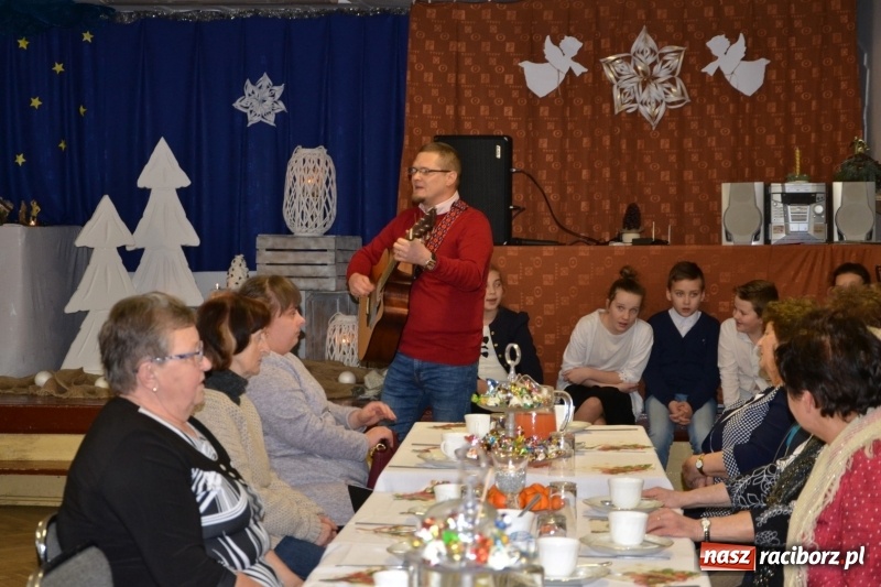 Zdjęcie w galerii na portalu naszraciborz.pl: Przy wigilijnym stole w gminie Krzyżanowice wiadomości z regionu