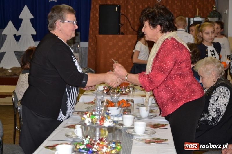 Zdjęcie w galerii na portalu naszraciborz.pl: Przy wigilijnym stole w gminie Krzyżanowice wiadomości z regionu