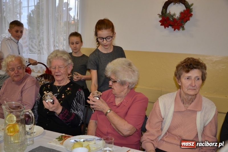 Zdjęcie w galerii na portalu naszraciborz.pl: Przy wigilijnym stole w gminie Krzyżanowice wiadomości z regionu