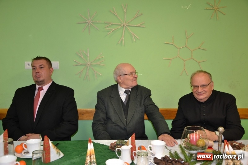 Zdjęcie w galerii na portalu naszraciborz.pl: Przy wigilijnym stole w gminie Krzyżanowice wiadomości z regionu
