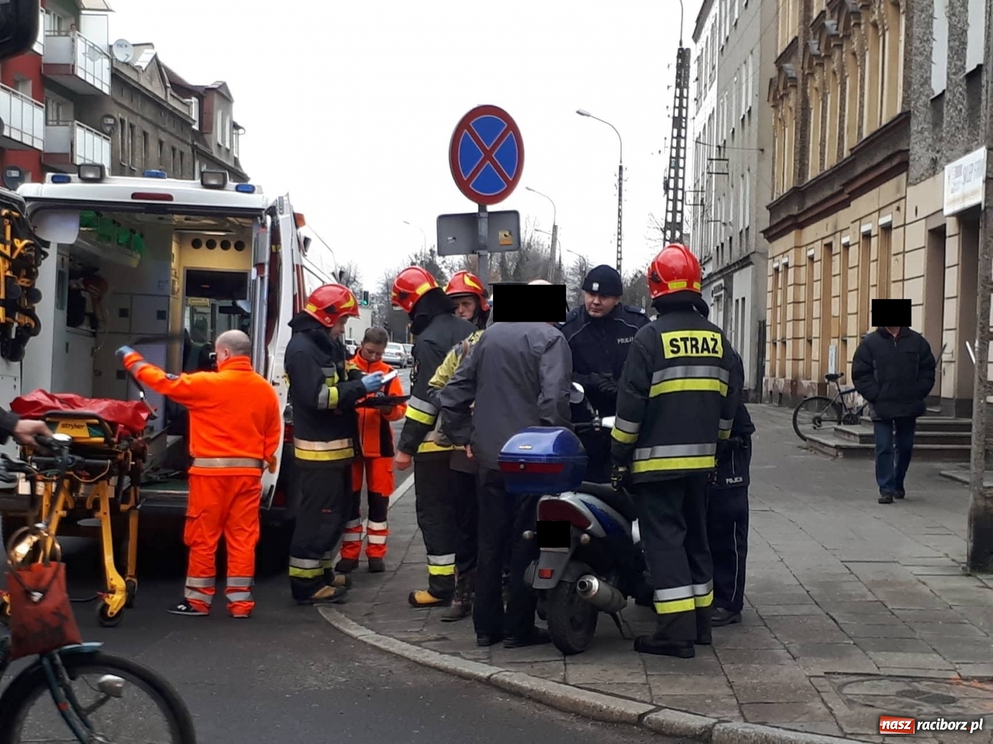 Zdjęcie w galerii na portalu naszraciborz.pl: Potrącenie motorowerzysty na Rudzkiej wiadomości z regionu