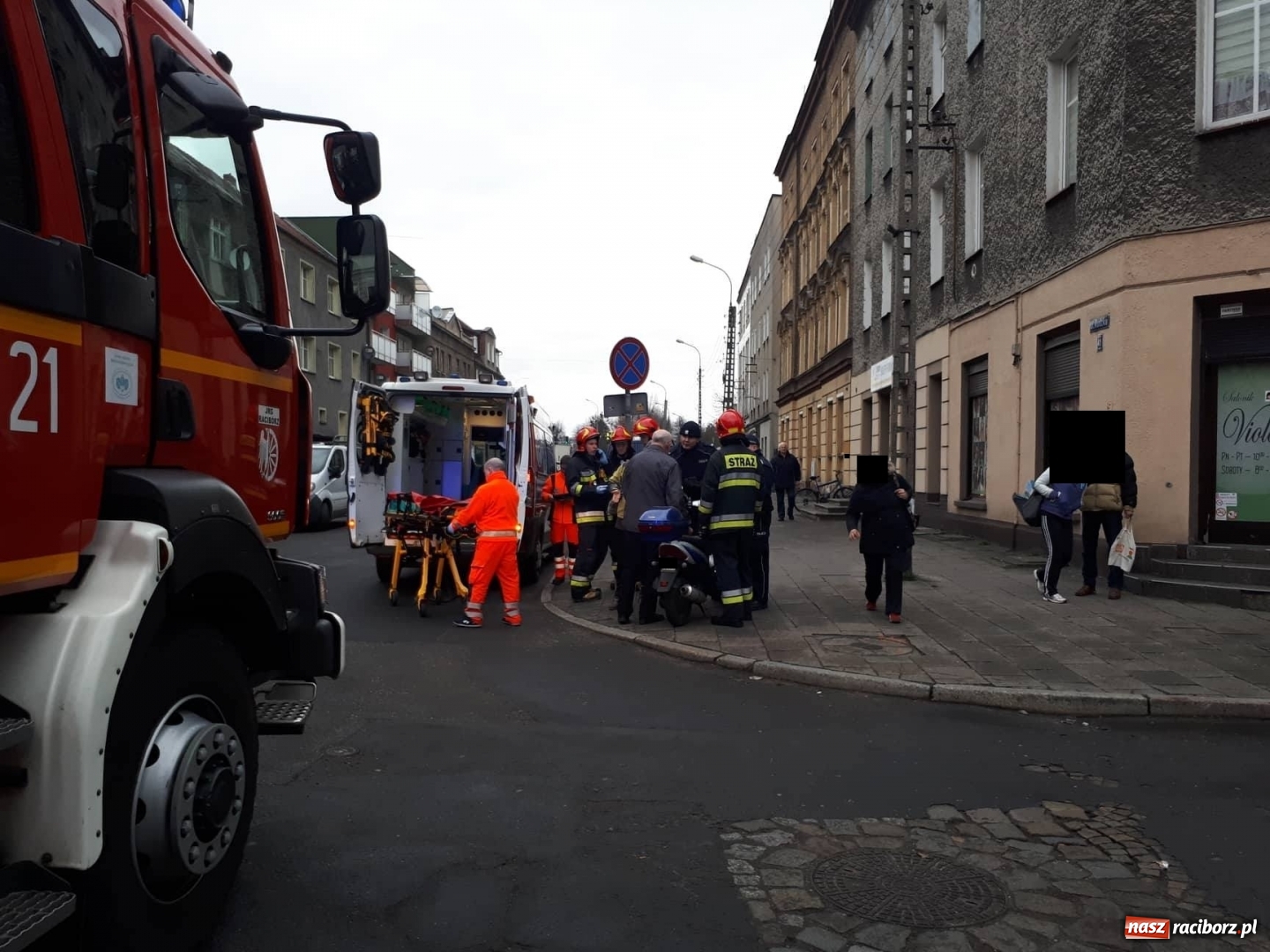Zdjęcie w galerii na portalu naszraciborz.pl: Potrącenie motorowerzysty na Rudzkiej wiadomości z regionu
