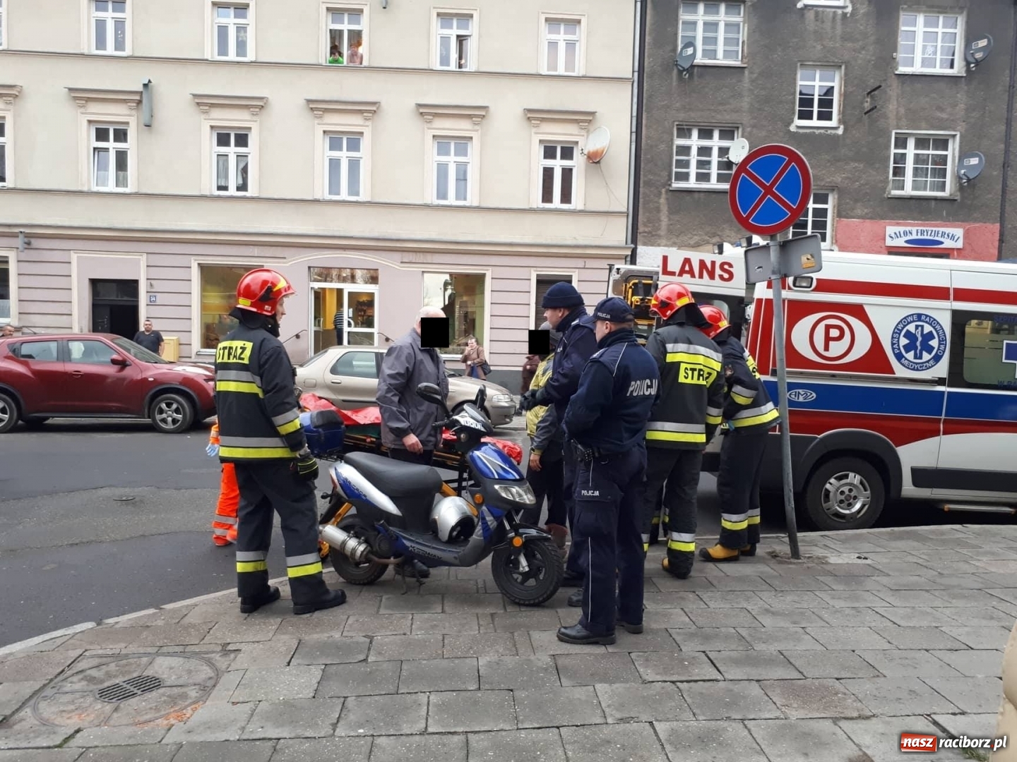 Zdjęcie w galerii na portalu naszraciborz.pl: Potrącenie motorowerzysty na Rudzkiej wiadomości z regionu