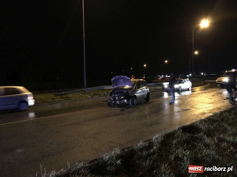 Zdjęcie w galerii na portalu naszraciborz.pl: Fiat i ford zderzyły się na Piaskowej  wiadomości z regionu