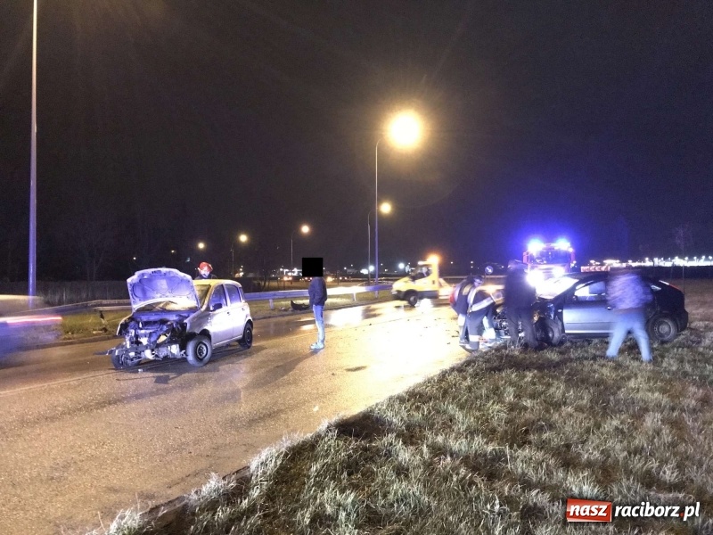 Zdjęcie w galerii na portalu naszraciborz.pl: Fiat i ford zderzyły się na Piaskowej  wiadomości z regionu