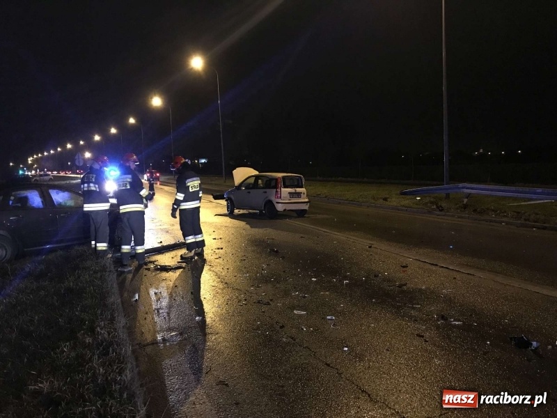 Zdjęcie w galerii na portalu naszraciborz.pl: Fiat i ford zderzyły się na Piaskowej  wiadomości z regionu