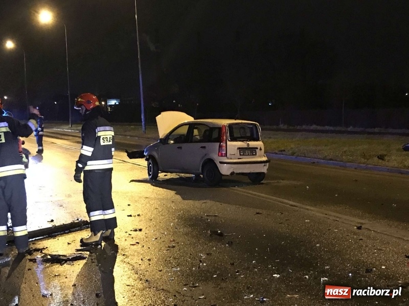 Zdjęcie w galerii na portalu naszraciborz.pl: Fiat i ford zderzyły się na Piaskowej  wiadomości z regionu