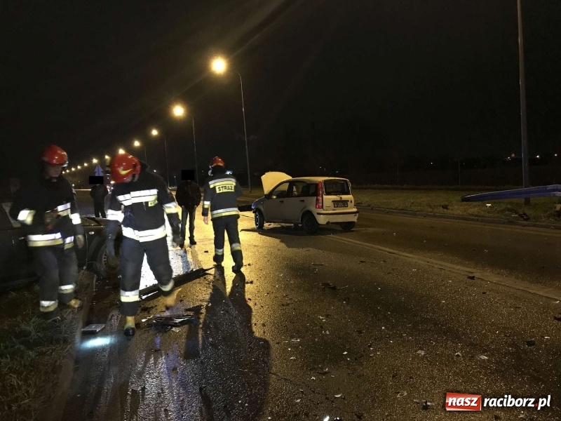 Zdjęcie w galerii na portalu naszraciborz.pl: Fiat i ford zderzyły się na Piaskowej  wiadomości z regionu