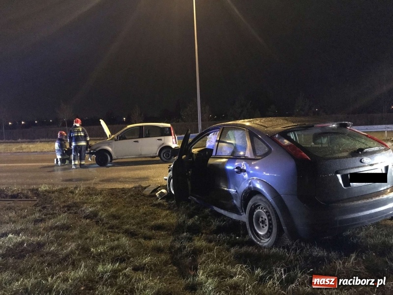 Zdjęcie w galerii na portalu naszraciborz.pl: Fiat i ford zderzyły się na Piaskowej  wiadomości z regionu