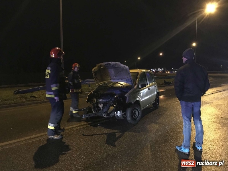 Zdjęcie w galerii na portalu naszraciborz.pl: Fiat i ford zderzyły się na Piaskowej  wiadomości z regionu