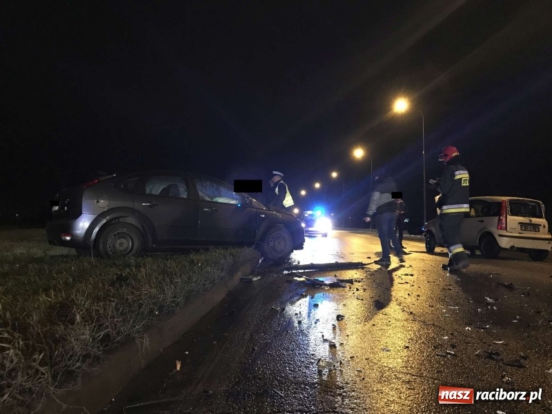 Zdjęcie w galerii na portalu naszraciborz.pl: Fiat i ford zderzyły się na Piaskowej  wiadomości z regionu