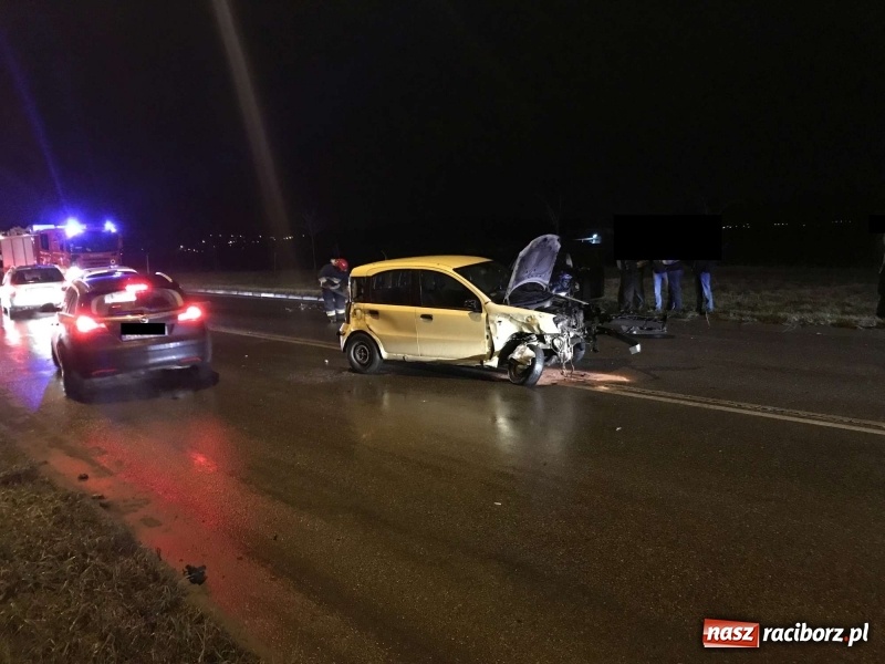 Zdjęcie w galerii na portalu naszraciborz.pl: Fiat i ford zderzyły się na Piaskowej  wiadomości z regionu