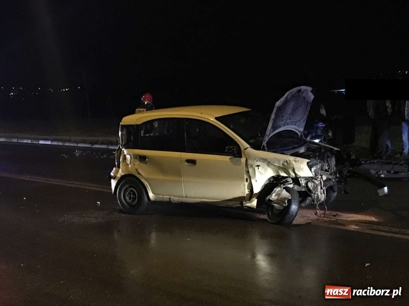 Zdjęcie w galerii na portalu naszraciborz.pl: Fiat i ford zderzyły się na Piaskowej  wiadomości z regionu