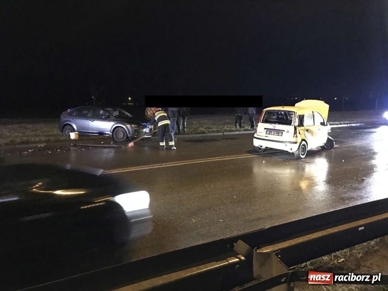 Zdjęcie w galerii na portalu naszraciborz.pl: Fiat i ford zderzyły się na Piaskowej  wiadomości z regionu
