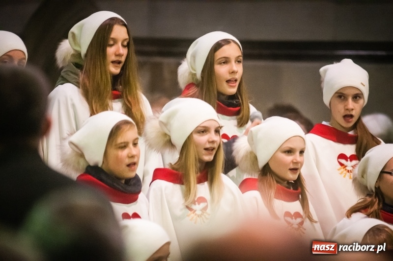 Zdjęcie w galerii na portalu naszraciborz.pl: W kościele farnym wybrzmiały kolędy i pastorałki wiadomości z regionu