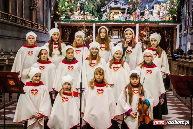 Zdjęcie w galerii na portalu naszraciborz.pl: W kościele farnym wybrzmiały kolędy i pastorałki wiadomości z regionu