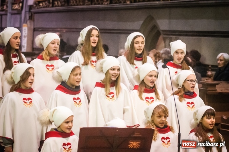 Zdjęcie w galerii na portalu naszraciborz.pl: W kościele farnym wybrzmiały kolędy i pastorałki wiadomości z regionu