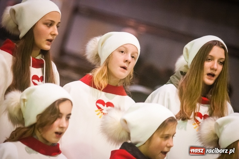 Zdjęcie w galerii na portalu naszraciborz.pl: W kościele farnym wybrzmiały kolędy i pastorałki wiadomości z regionu