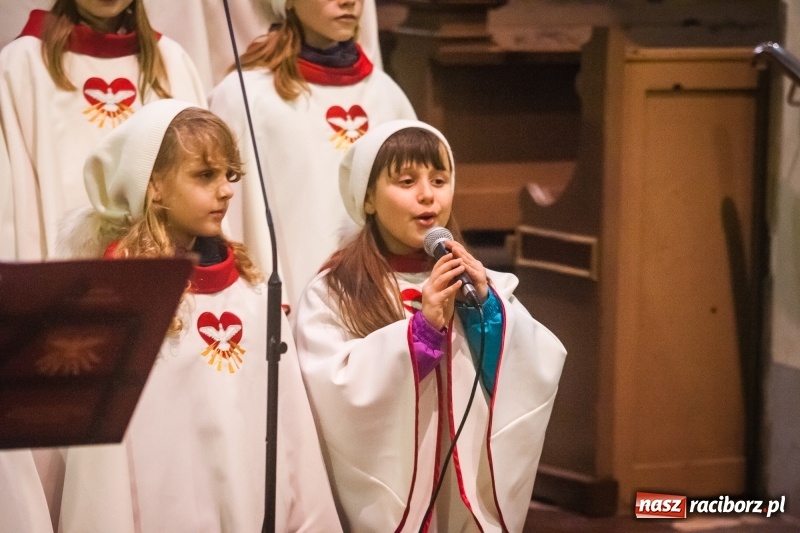 Zdjęcie w galerii na portalu naszraciborz.pl: W kościele farnym wybrzmiały kolędy i pastorałki wiadomości z regionu