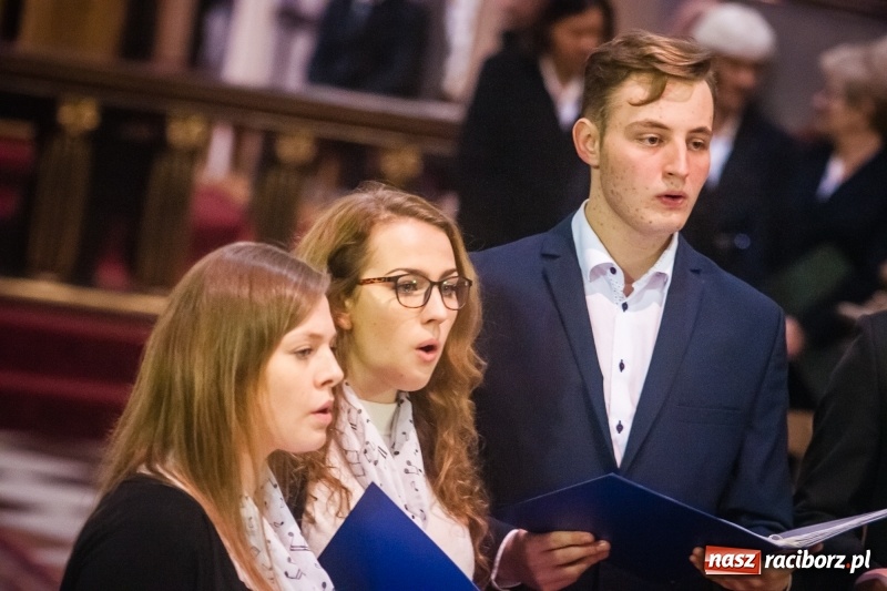 Zdjęcie w galerii na portalu naszraciborz.pl: W kościele farnym wybrzmiały kolędy i pastorałki wiadomości z regionu