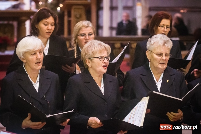 Zdjęcie w galerii na portalu naszraciborz.pl: W kościele farnym wybrzmiały kolędy i pastorałki wiadomości z regionu