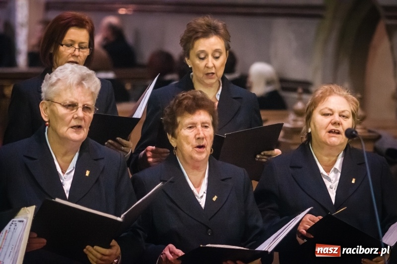 Zdjęcie w galerii na portalu naszraciborz.pl: W kościele farnym wybrzmiały kolędy i pastorałki wiadomości z regionu