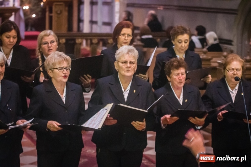 Zdjęcie w galerii na portalu naszraciborz.pl: W kościele farnym wybrzmiały kolędy i pastorałki wiadomości z regionu