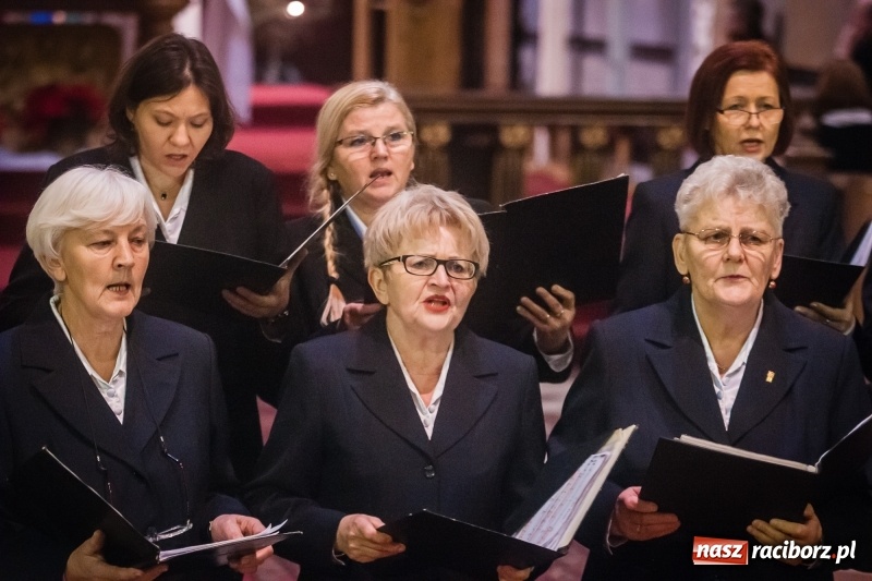 Zdjęcie w galerii na portalu naszraciborz.pl: W kościele farnym wybrzmiały kolędy i pastorałki wiadomości z regionu