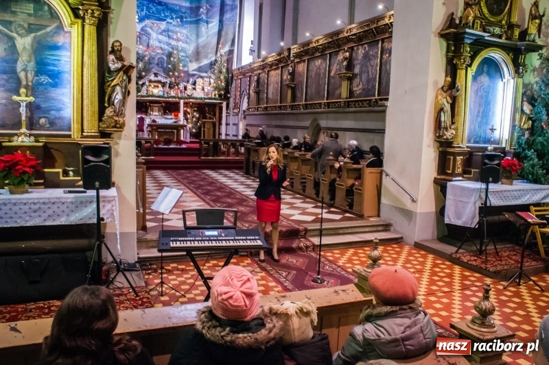 Zdjęcie w galerii na portalu naszraciborz.pl: W kościele farnym wybrzmiały kolędy i pastorałki wiadomości z regionu