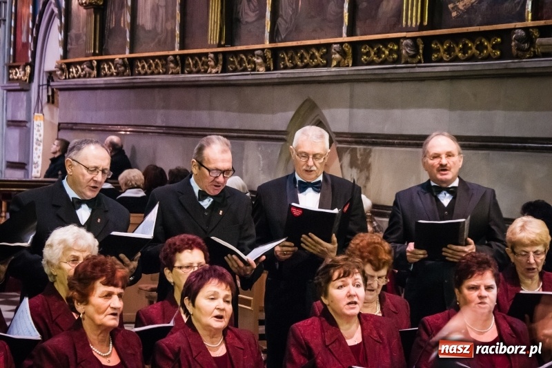 Zdjęcie w galerii na portalu naszraciborz.pl: W kościele farnym wybrzmiały kolędy i pastorałki wiadomości z regionu