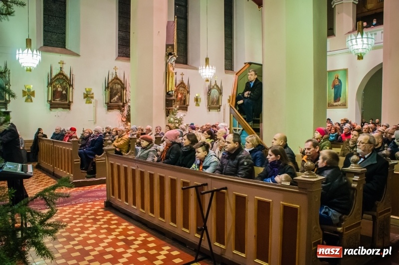 Zdjęcie w galerii na portalu naszraciborz.pl: W kościele farnym wybrzmiały kolędy i pastorałki wiadomości z regionu