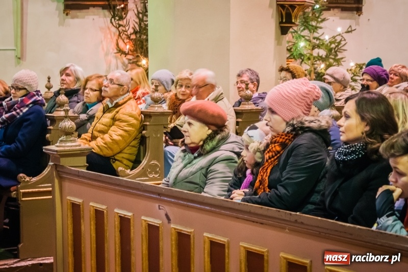 Zdjęcie w galerii na portalu naszraciborz.pl: W kościele farnym wybrzmiały kolędy i pastorałki wiadomości z regionu