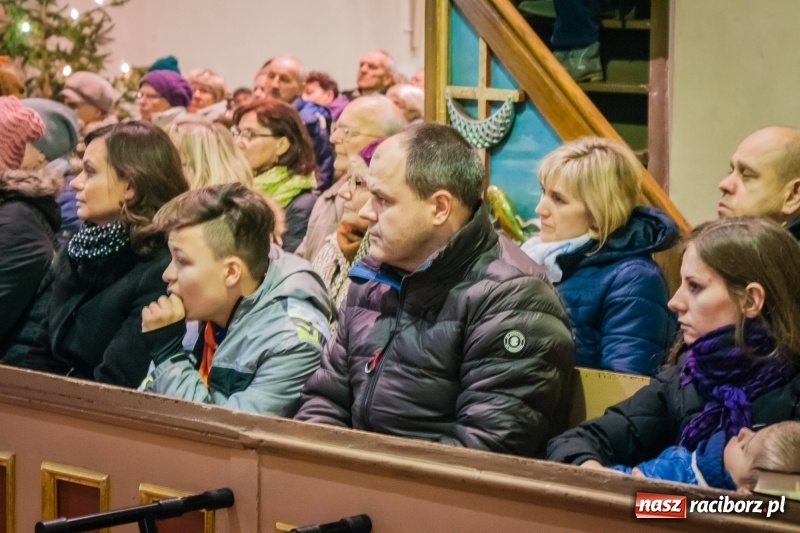 Zdjęcie w galerii na portalu naszraciborz.pl: W kościele farnym wybrzmiały kolędy i pastorałki wiadomości z regionu