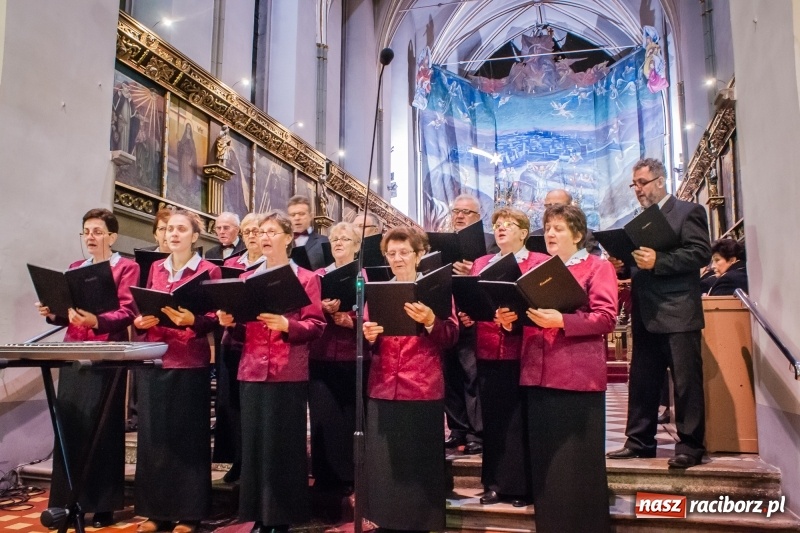 Zdjęcie w galerii na portalu naszraciborz.pl: W kościele farnym wybrzmiały kolędy i pastorałki wiadomości z regionu