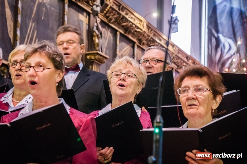 Zdjęcie w galerii na portalu naszraciborz.pl: W kościele farnym wybrzmiały kolędy i pastorałki wiadomości z regionu
